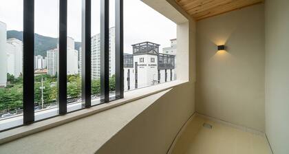 Hound Hotel Gimhae Samgye