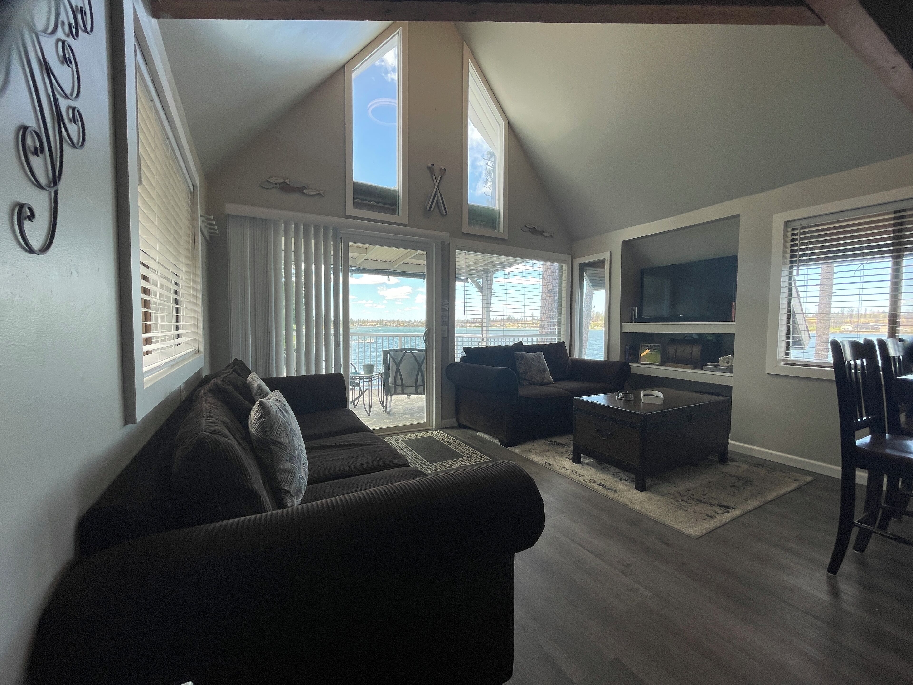 TV connectée, lecteur de DVD, chaîne hi-fi