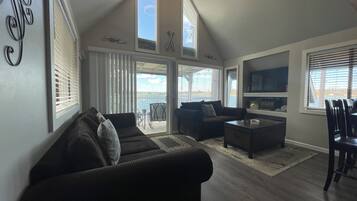 Smart TV, DVD player, stereo