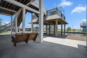 Property grounds - Welcome to your waterfront bliss! (Bolivar Peninsula)