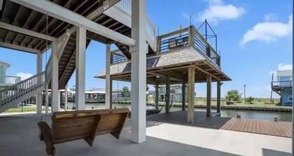 Welcome to your waterfront bliss!
