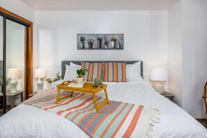 4 Schlafzimmer, Schreibtisch, Bügeleisen/Bügelbrett, Reisekinderbett