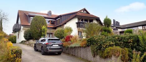 المنشأة من الخارج