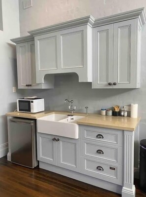 Fridge, microwave, dishwasher, electric kettle - Mrs McCall’s General Store (BLACKHEATH)