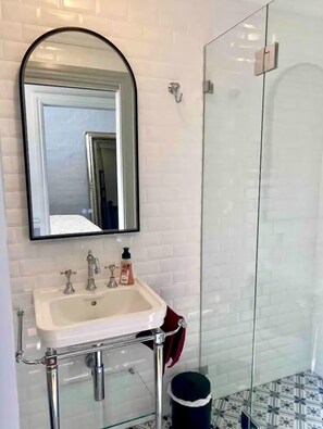Hair dryer, towels, soap, shampoo - Mrs McCall’s General Store (BLACKHEATH)