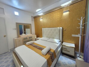 Premium bedding, down duvets, memory-foam beds, desk - ontrack travel Male Maldives (Malé)
