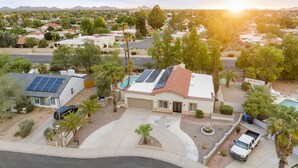 A residential area with houses, solar panels, and a swimming pool. - Keirland Kottage (Scottsdale)