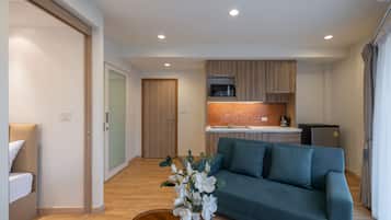 Suite Double Room with Balcony | Living area