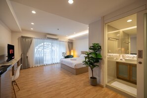 Double Room with window | Bureau, chambres insonorisées, Wi-Fi gratuit, draps fournis