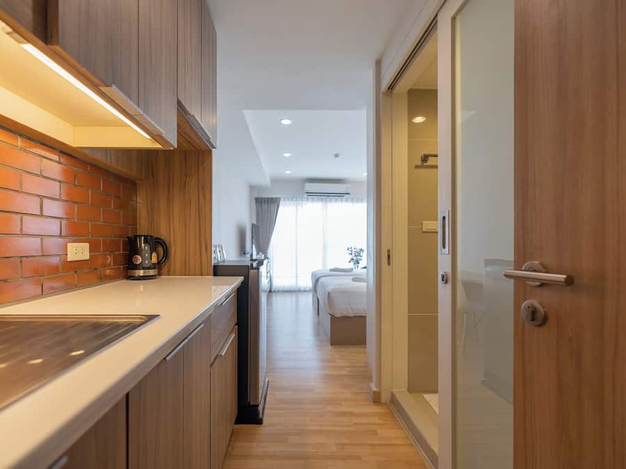 Twin Room with Balcony | Escrivaninha, quartos à prova de som, Wi-Fi de cortesia, roupa de cama