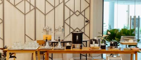 Desayuno buffet (THB 150 por persona)