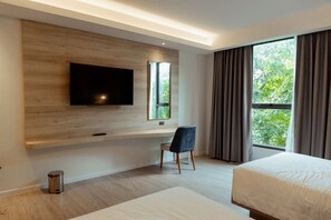 Ropa de cama de alta calidad, colchones Tempur-Pedic y escritorio 