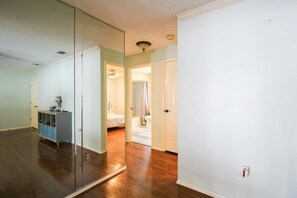 3 dormitorios, tabla de planchar con plancha, wifi gratis y ropa de cama