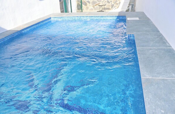 Unclassified image, 1 of 13, button