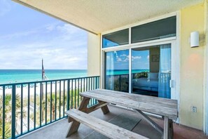 Outdoor dining - Jade East Towers 0320 (Destin)