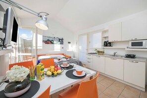 Fridge, microwave, stovetop, coffee/tea maker