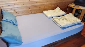 Escrivaninha, quartos à prova de som, Wi-Fi de cortesia, roupa de cama