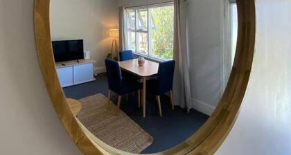 Cosy Flat metres from Rottnest Ferry