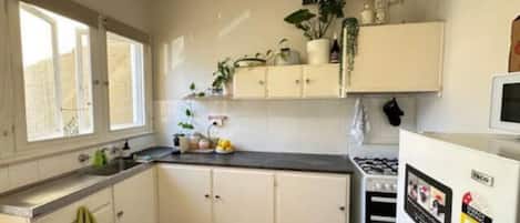Kühlschrank, Mikrowelle, Toaster, Hochstuhl