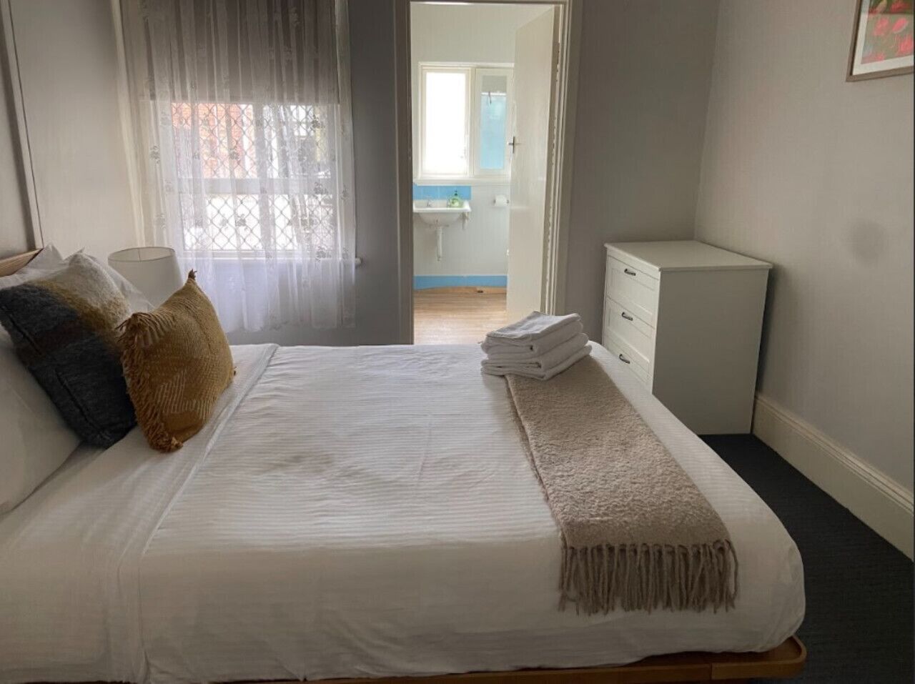 1 chambre, fer et planche à repasser, Wi-Fi gratuit, draps fournis