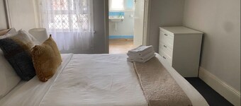 Brilliant Apt by Rottnest Ferry and Fremantle Oval