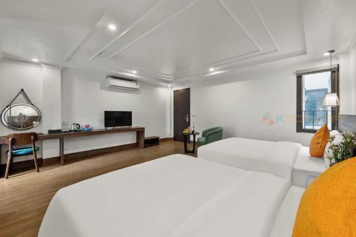 Premium bedding, down comforters, individually decorated, desk