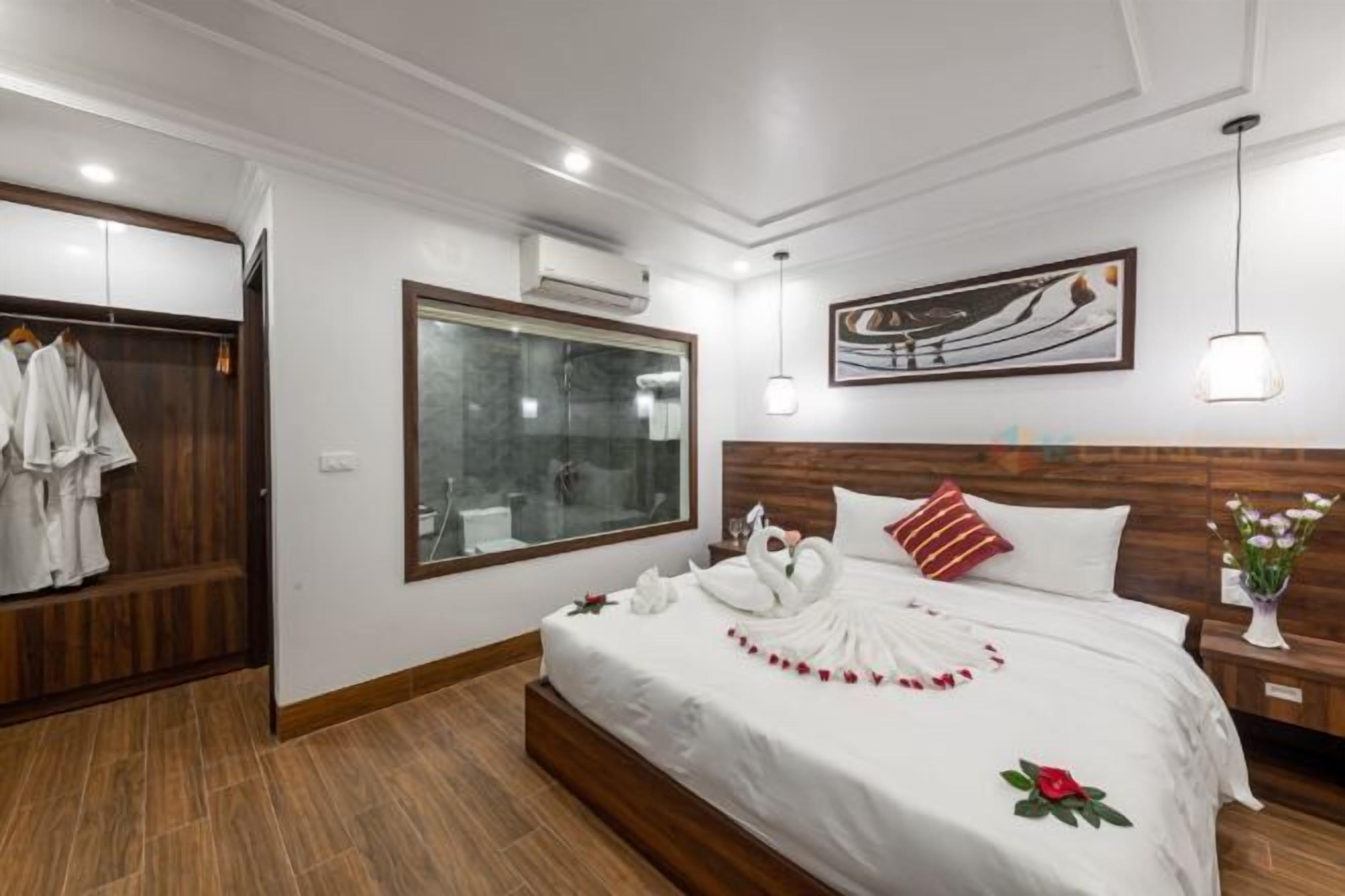 Premium bedding, down duvets, individually decorated, desk