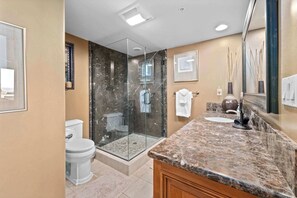 Bathtub, hair dryer, towels - Rare 3/3 Premier Unit at Seascape! (Aptos)