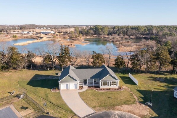 Exterior - Priscilla : Sojourn’s Year-Round Waterside Escape (Lewes)