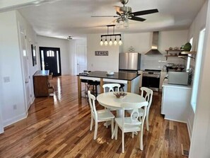 Dining - Priscilla : Sojourn’s Year-Round Waterside Escape (Lewes)