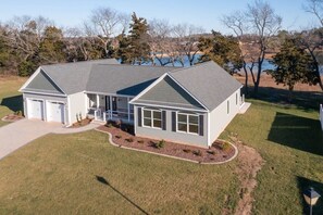 Exterior - Priscilla : Sojourn’s Year-Round Waterside Escape (Lewes)