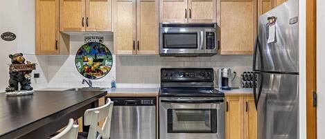 Microonde, forno, piano cottura, lavastoviglie