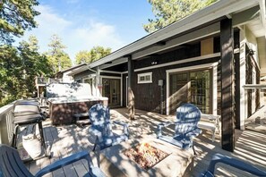 Terrace/patio - SlopeSide Haus• Spa •Gaming Area •Walk to Bear Mtn (Big Bear Lake)