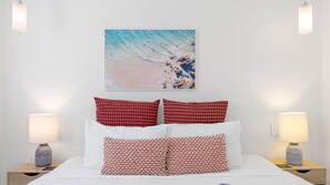 3 bedrooms, iron/ironing board, free WiFi, bed sheets - Belle Escapes 100 Cascade Palm Cove (Palm Cove)