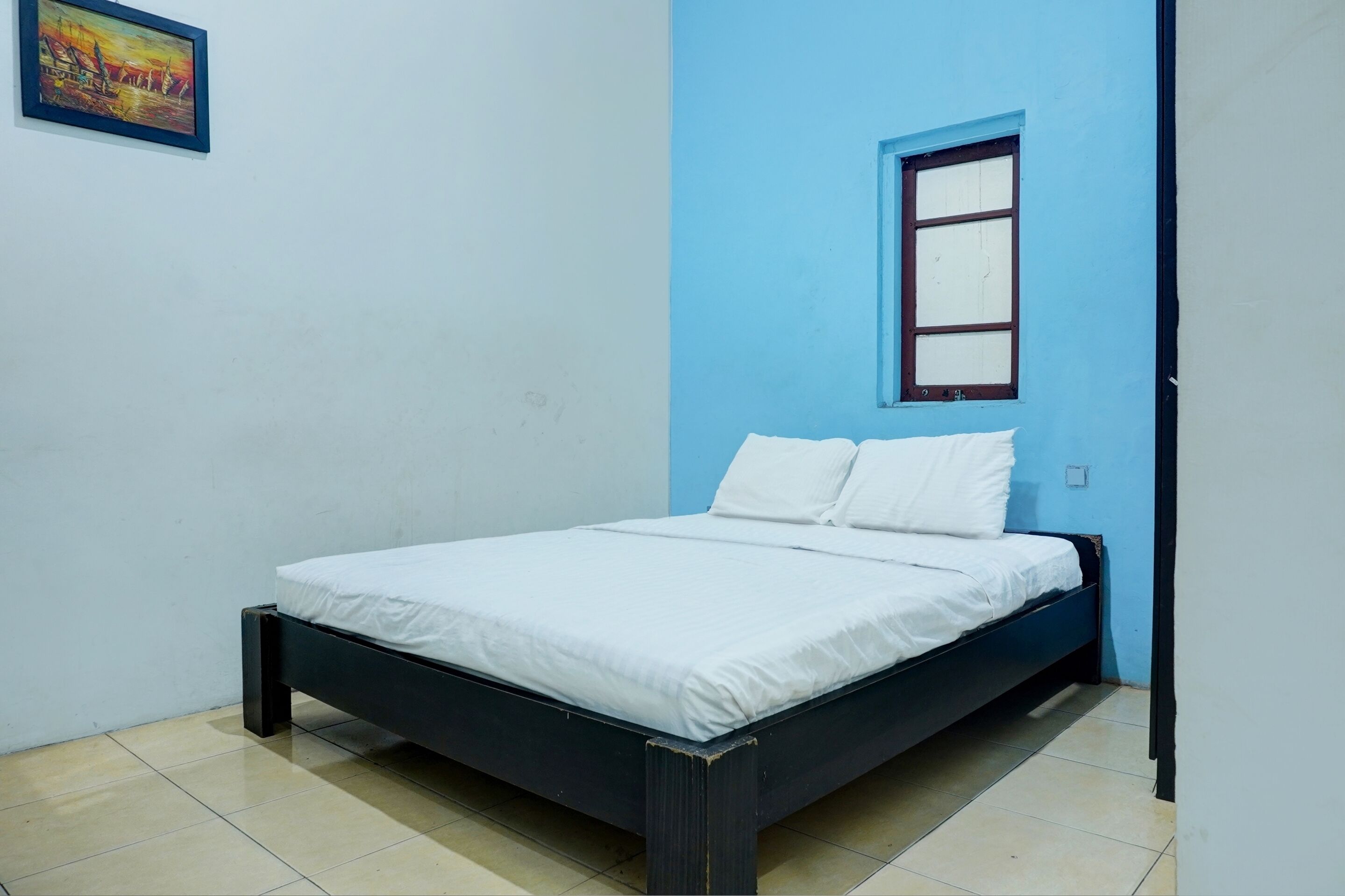 Espacio para trabajar con laptop, wifi gratis y ropa de cama 