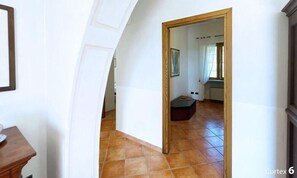 Unclassified image, 4 of 15, button