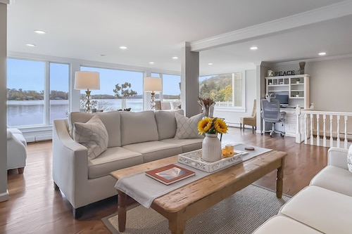 Candlewood Lakefront - Dock, kayaks, Fire Pit