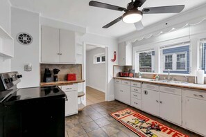 Fridge, microwave, oven, stovetop - The Ohio State of Mind 5BR 2BA (Columbus)