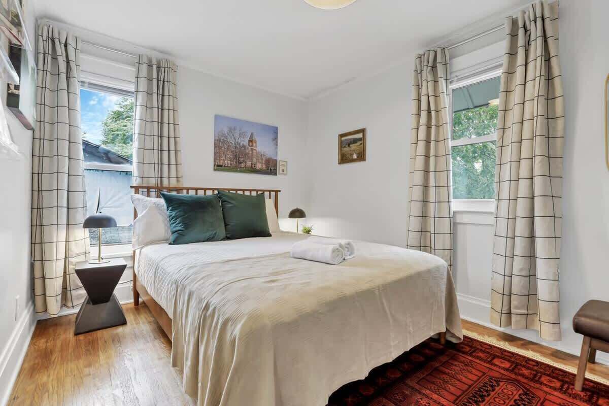 5 bedrooms, desk, iron/ironing board, WiFi