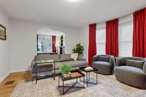 TV, offices - The Ohio State of Mind 5BR 2BA (Columbus)