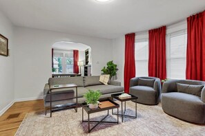 Een televisie en een kantoor