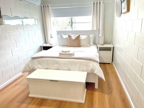 Family Beach Stay with Ocean Glimpses 2 mins walk to beach