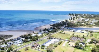 Beach Stay  Partial Ocean Views Family Friendly 2 mins walk to the beach!