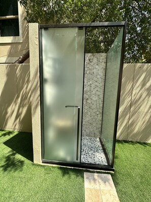 Property grounds - Feel Good Luxury Villa with Private Pool (Abu Dhabi)