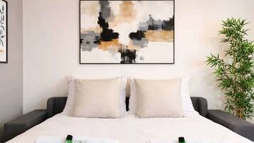 Iron/ironing board, WiFi, bed sheets