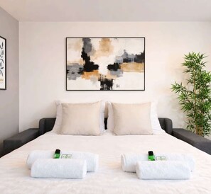 Iron/ironing board, WiFi, bed sheets