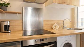 Refrigerador, microondas, horno, placa de cocina