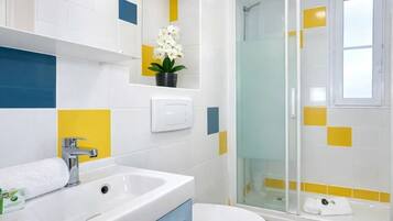 Dusch, hårtork och handdukar