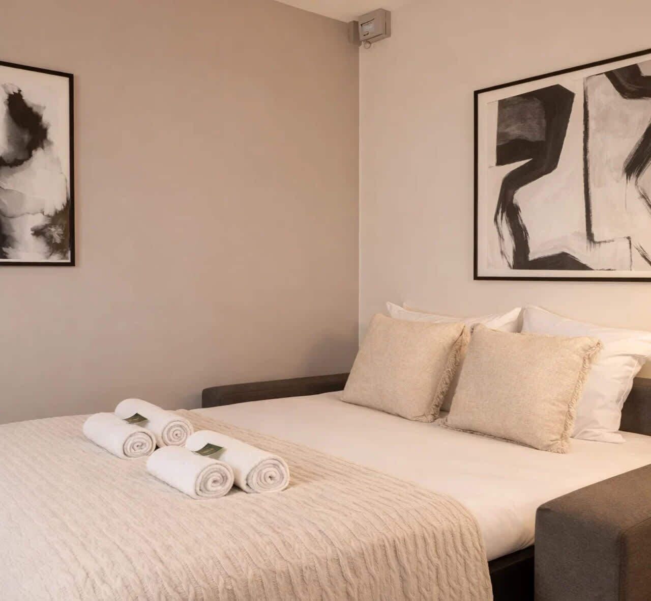 Strykejern/-brett, reiseseng for barn, wi-fi og sengetøy