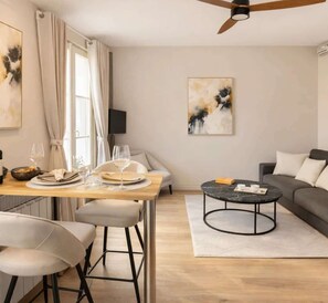 Dining - Cosy studio - Eiffel Tower & Invalides (Paris)